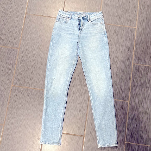 American Eagle Strigid Mom Jeans - Picture 2 of 5